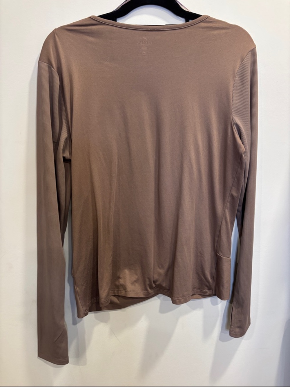 Freely Twist Front Long Sleeve Athletic Top - Picture 3 of 3